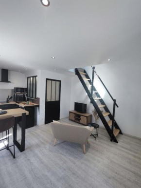 Studio neuf situé au cœur d'un bourg paisible